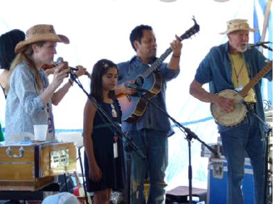 peteseegerlizmitchellnewportfolkfest2011jpgw450